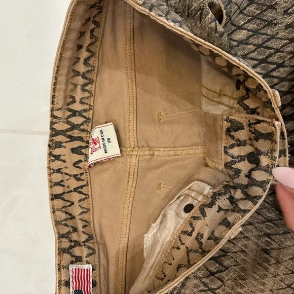 True Religion Women’s Jeans Pattern Black and Brown Low Rise Skinny Jeans Sz 26 - Picture 4 of 6